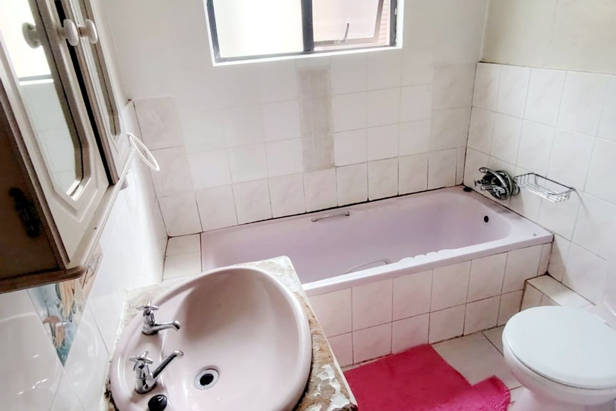 4 bedroom house for sale Mdantsane NU12 - Photo 4