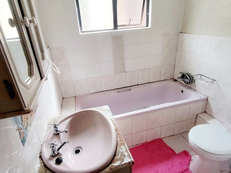 4 bedroom house for sale Mdantsane NU12 - Photo 4