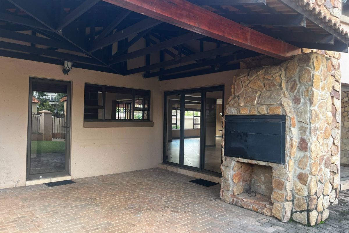 Elegant Family Residence with Expansive Garden in Exclusive Bougainvilla Estate - Photo 4