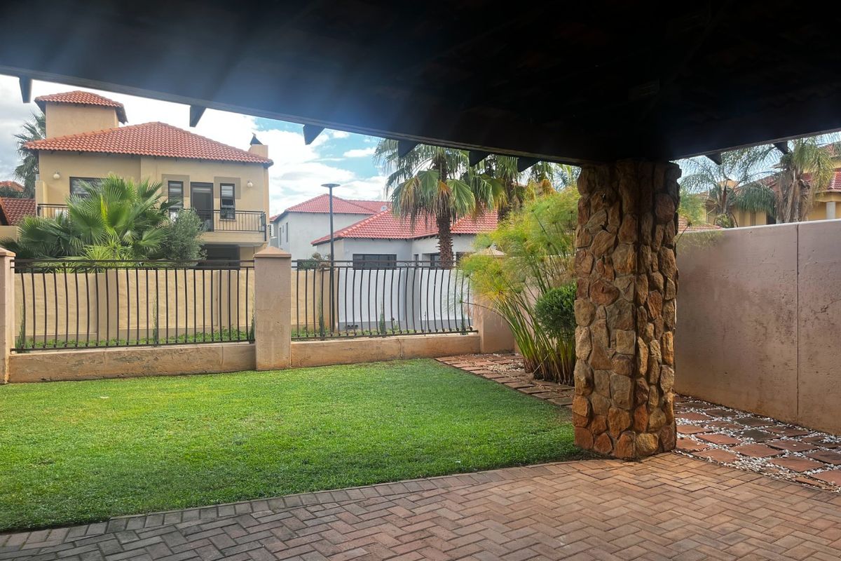 Elegant Family Residence with Expansive Garden in Exclusive Bougainvilla Estate - Photo 2