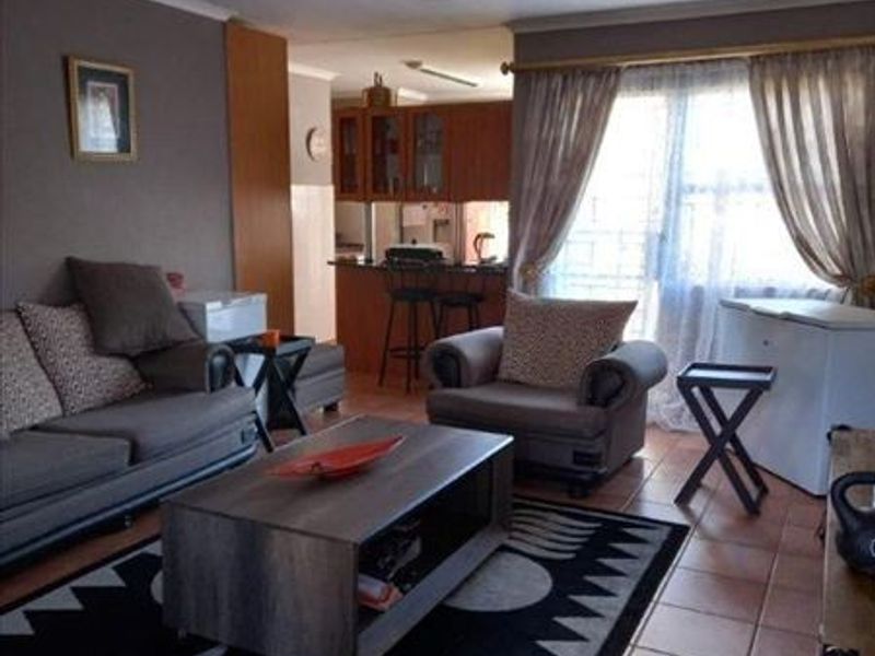 Spacious Family Home with Modern Comforts - Photo 3