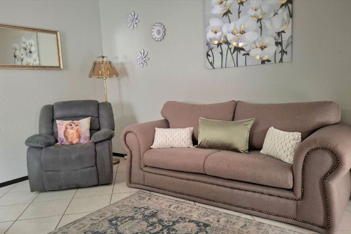 Comfortable and Well-Designed Home - Photo 2