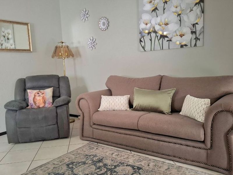 Comfortable and Well-Designed Home - Photo 2