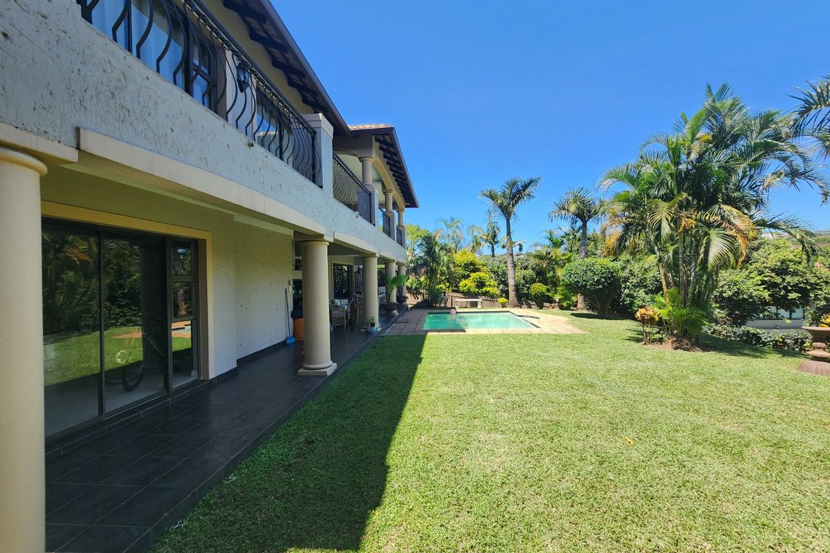 La Lucia Gardens Estate - Stunning, freestanding home within a sought after gated community and such an easy location - ideal family home - Photo 2