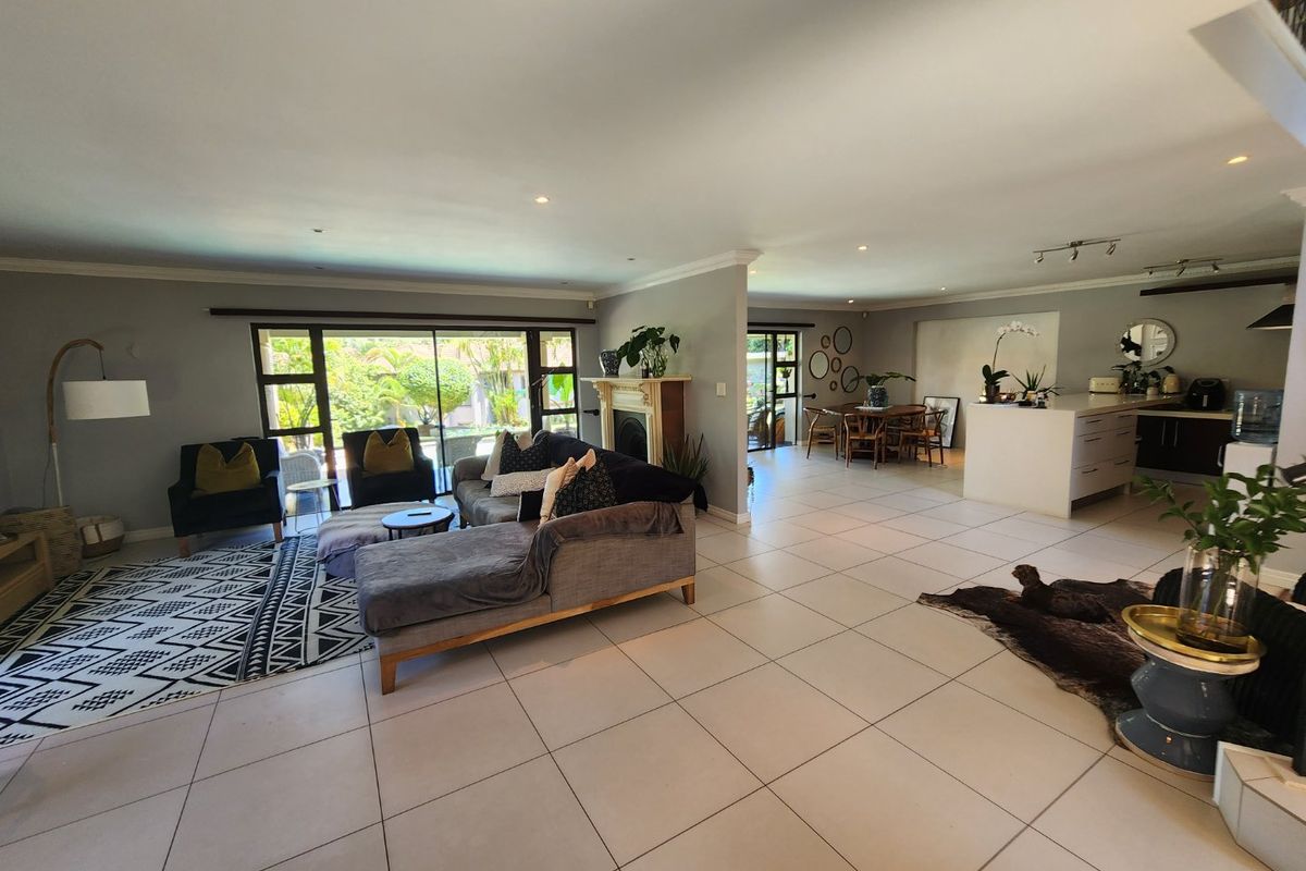 La Lucia Gardens Estate - Stunning, freestanding home within a sought after gated community and such an easy location - ideal family home - Photo 4