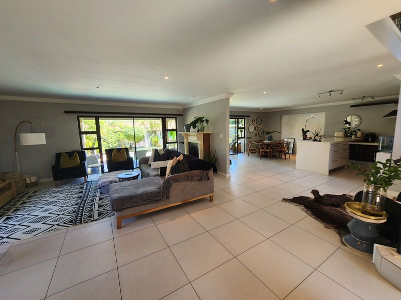 La Lucia Gardens Estate - Stunning, freestanding home within a sought after gated community and such an easy location - ideal family home - Photo 4