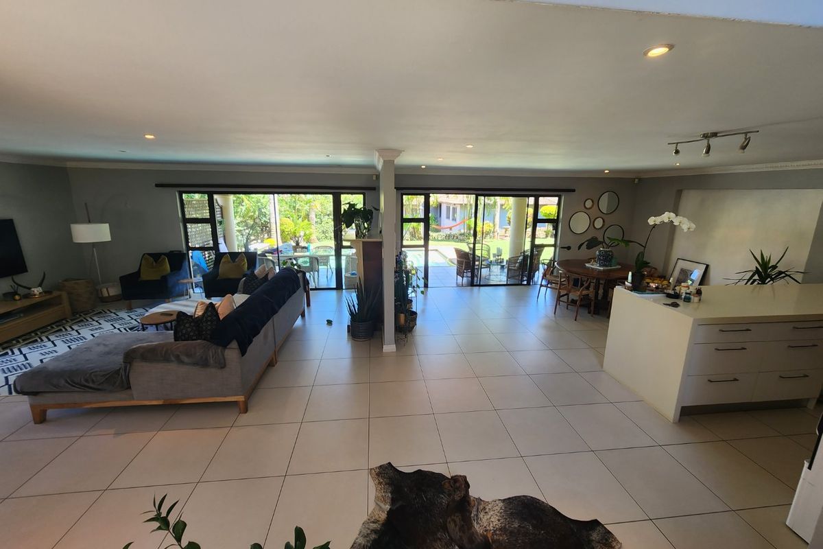 La Lucia Gardens Estate - Stunning, freestanding home within a sought after gated community and such an easy location - ideal family home - Photo 5