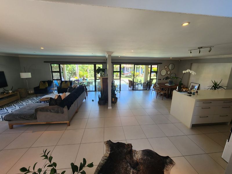 La Lucia Gardens Estate - Stunning, freestanding home within a sought after gated community and such an easy location - ideal family home - Photo 5