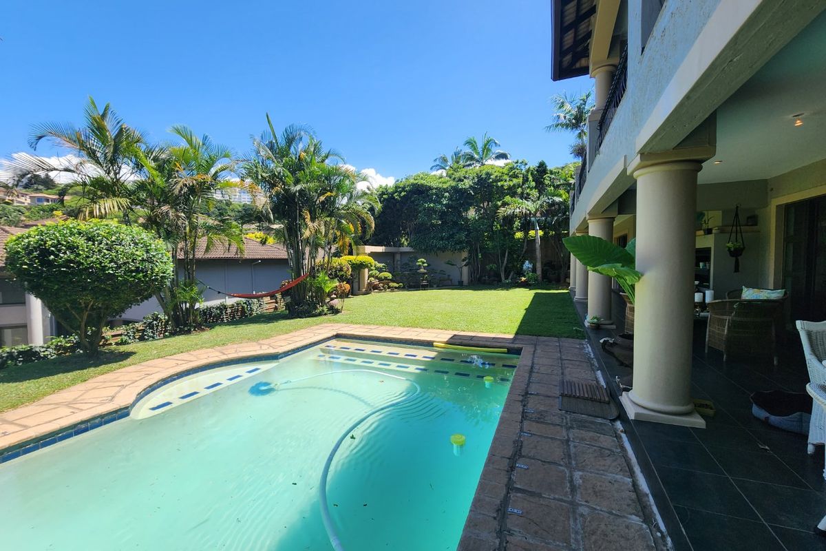 La Lucia Gardens Estate - Stunning, freestanding home within a sought after gated community and such an easy location - ideal family home - Photo 3