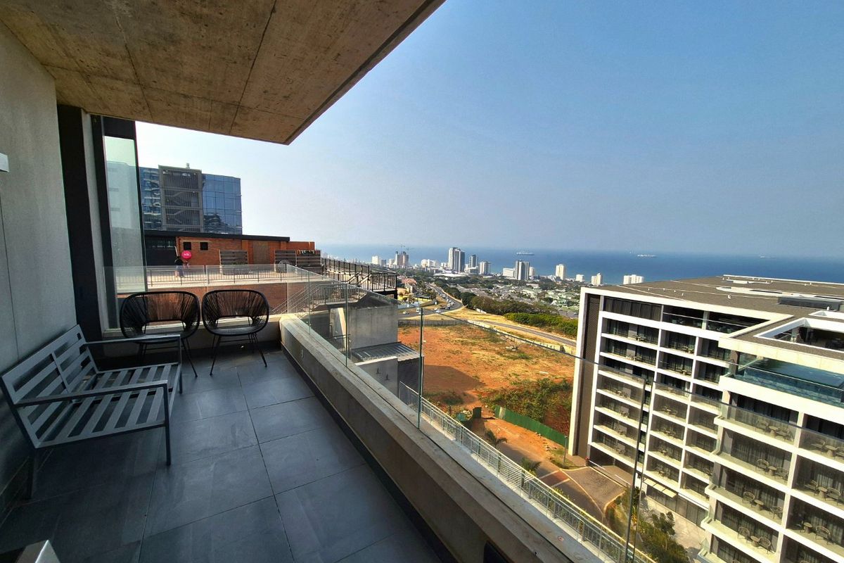 Umhlanga Arch - Luxurious, fully furnished apartment in this modern and convenient development -front unit with lovely seaviews- ideal corporate let - Photo 2