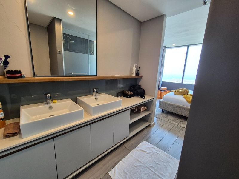 Umhlanga Arch - Luxurious, fully furnished apartment in this modern and convenient development -front unit with lovely seaviews- ideal corporate let - Photo 10