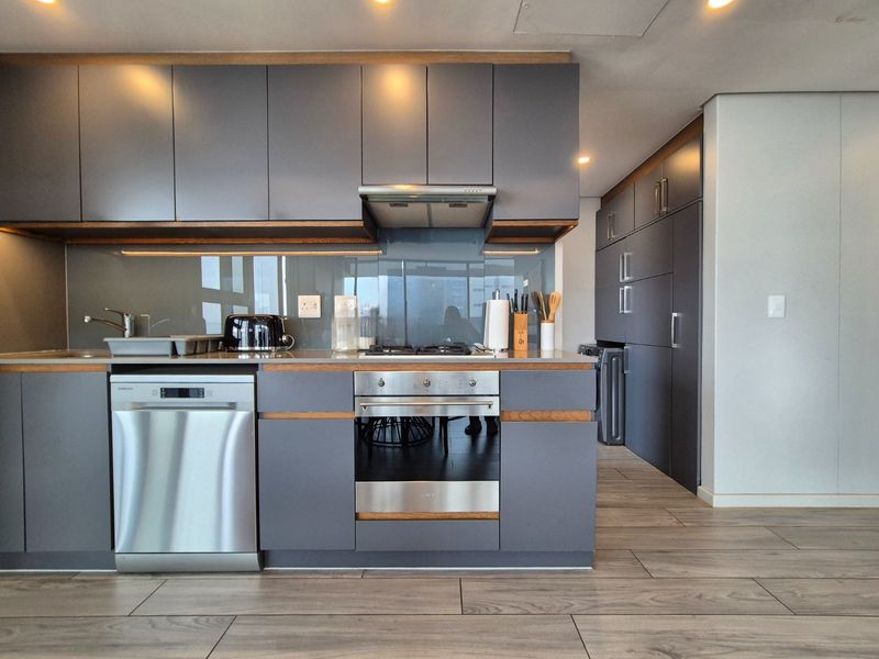 Umhlanga Arch - Luxurious, fully furnished apartment in this modern and convenient development -front unit with lovely seaviews- ideal corporate let - Photo 7