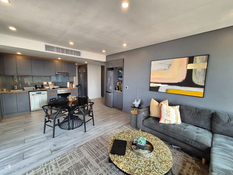 Umhlanga Arch - Luxurious, fully furnished apartment in this modern and convenient development -front unit with lovely seaviews- ideal corporate let - Photo 6