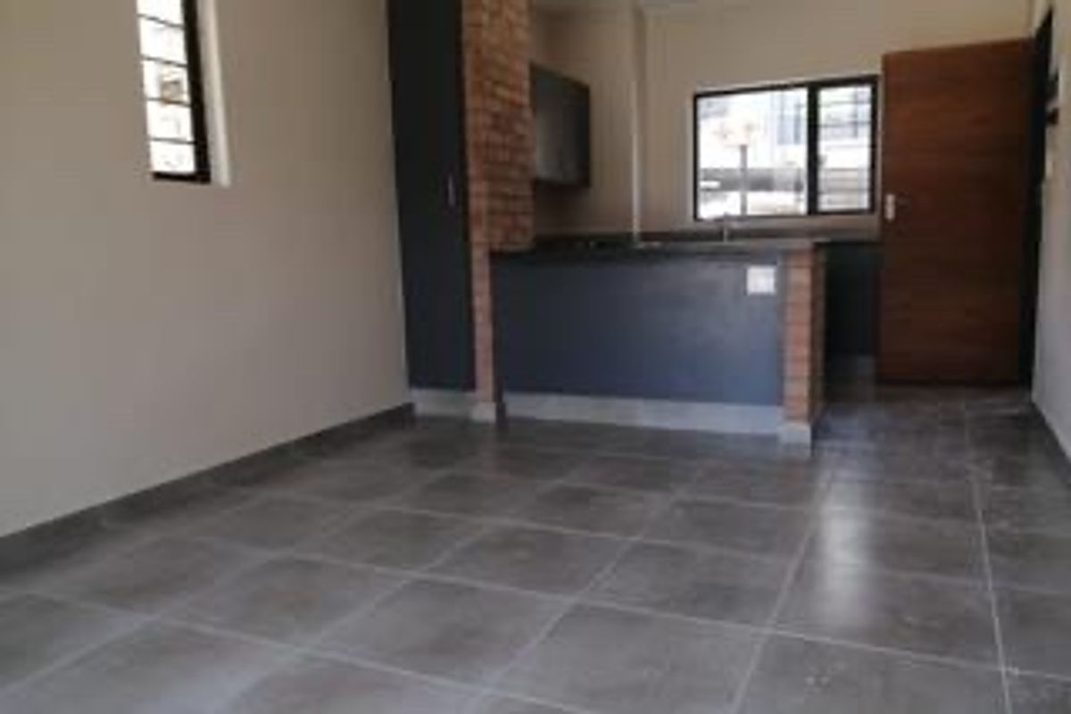 2 Bedroom 2 Bathroom Apartment For Sale. - Photo 3