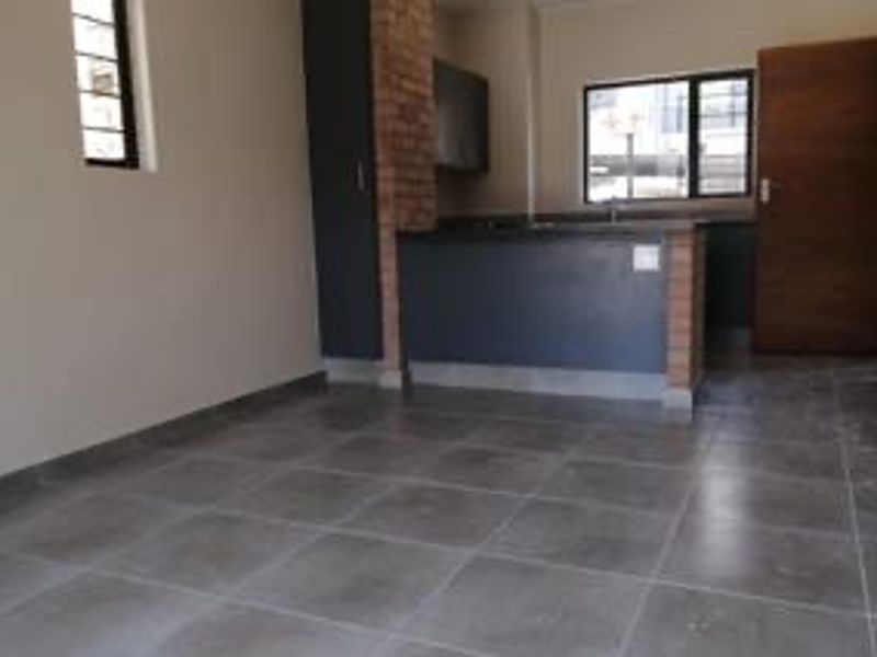 2 Bedroom 2 Bathroom Apartment For Sale. - Photo 3