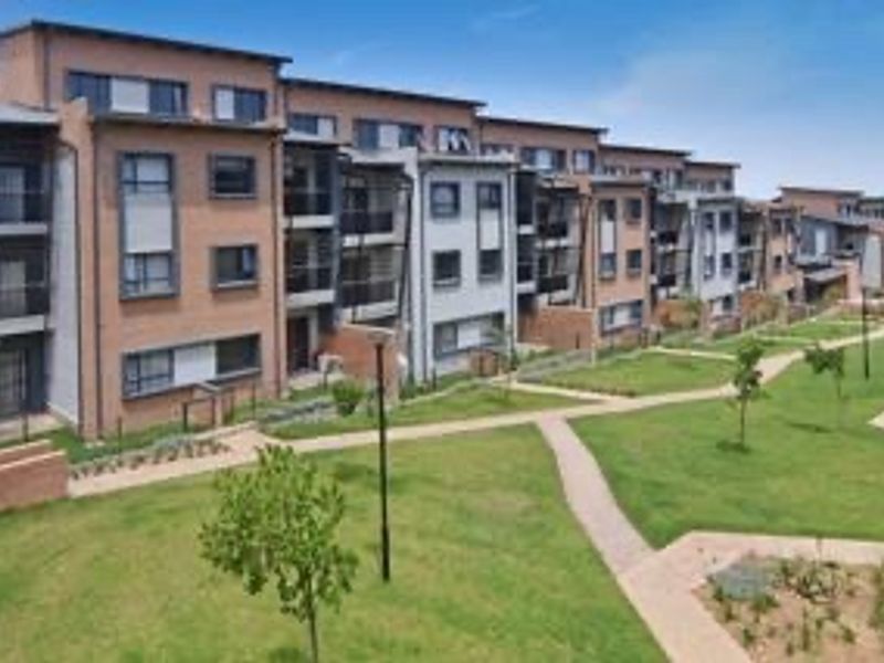 2 Bedroom 2 Bathroom Apartment For Sale. - Photo 2