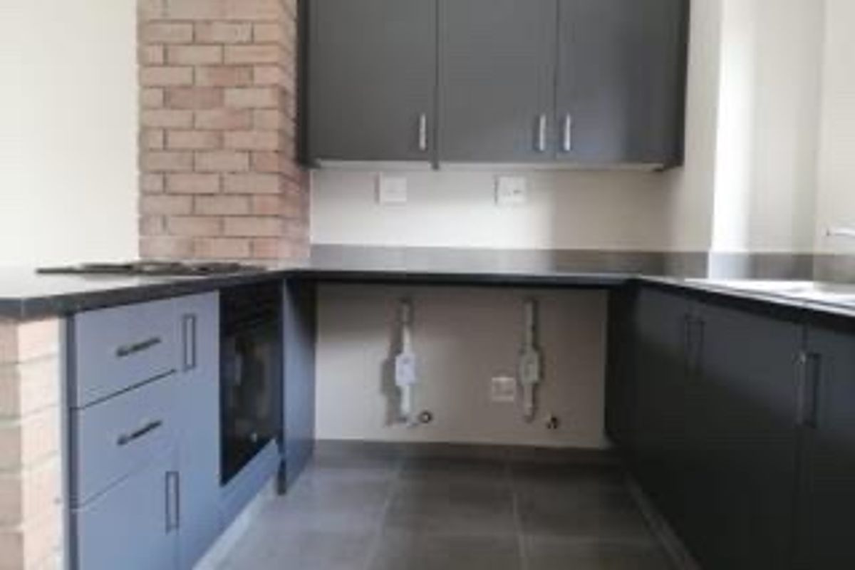 2 Bedroom 2 Bathroom Apartment For Sale. - Photo 4