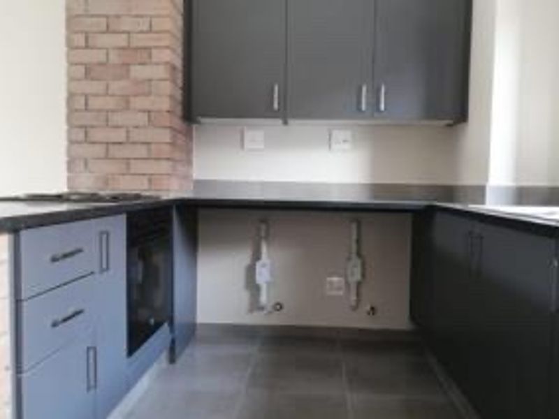 2 Bedroom 2 Bathroom Apartment For Sale. - Photo 4