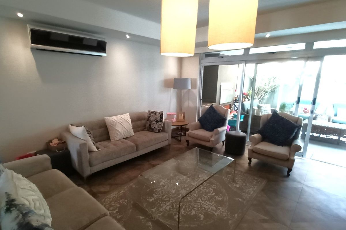 Large 3 bedroom unit with wrap-around garden and backup power -Hyde Park - Photo 4