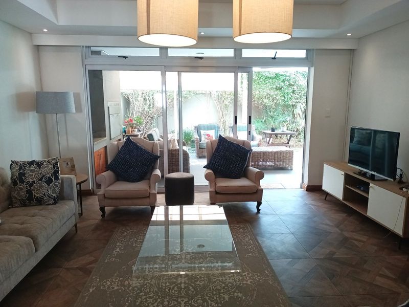 Large 3 bedroom unit with wrap-around garden and backup power -Hyde Park - Photo 3