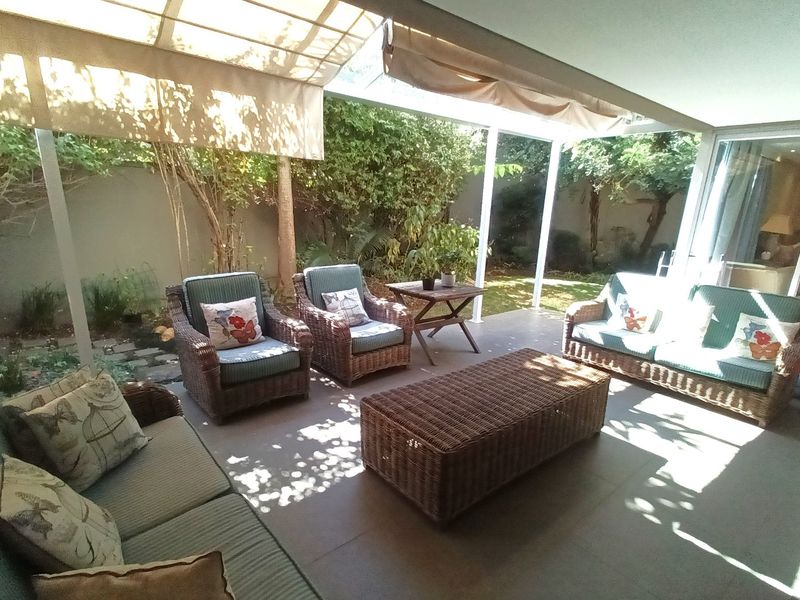 Large 3 bedroom unit with wrap-around garden and backup power -Hyde Park - Photo 7