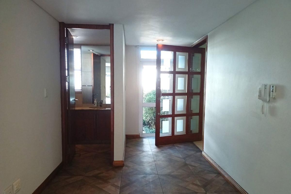 Large 3 bedroom unit with wrap-around garden and backup power -Hyde Park - Photo 2