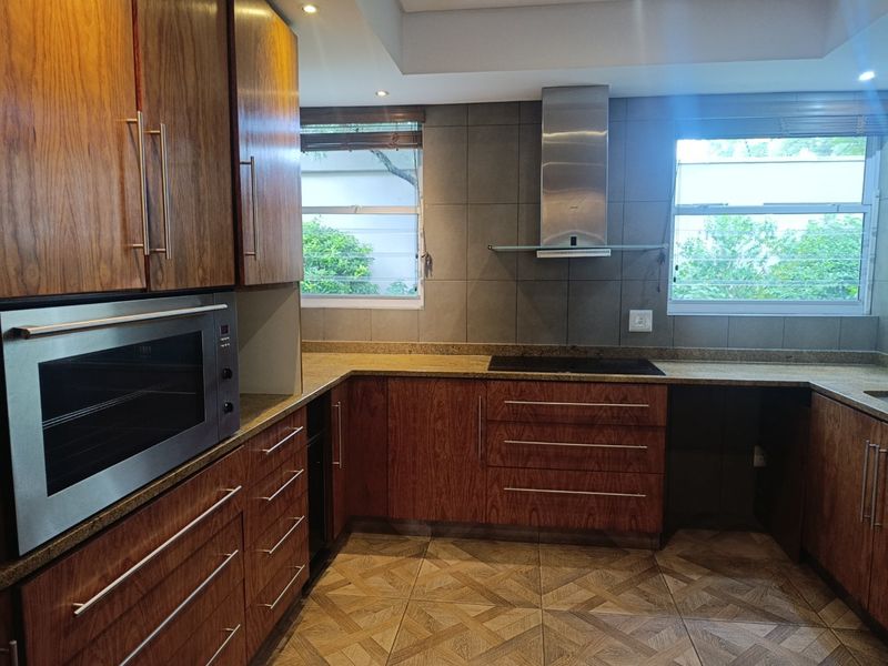 Large 3 bedroom unit with wrap-around garden and backup power -Hyde Park - Photo 10