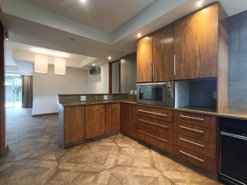 Large 3 bedroom unit with wrap-around garden and backup power -Hyde Park - Photo 8