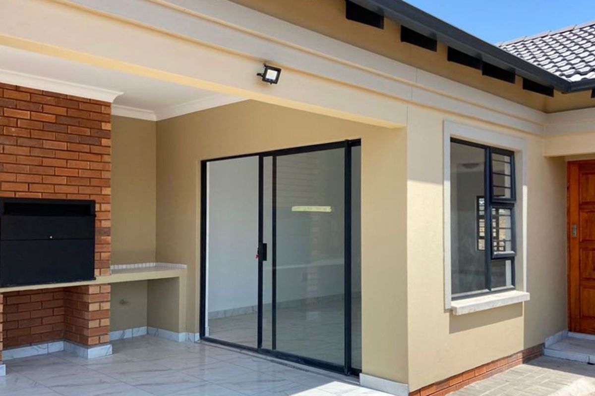 Spacious 3-Bedroom Family Home for Sale in Heather View, Pretoria North - Photo 3