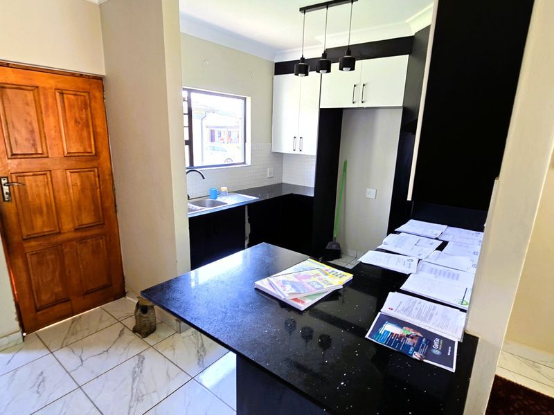 Spacious 3-Bedroom Family Home for Sale in Heather View, Pretoria North - Photo 8