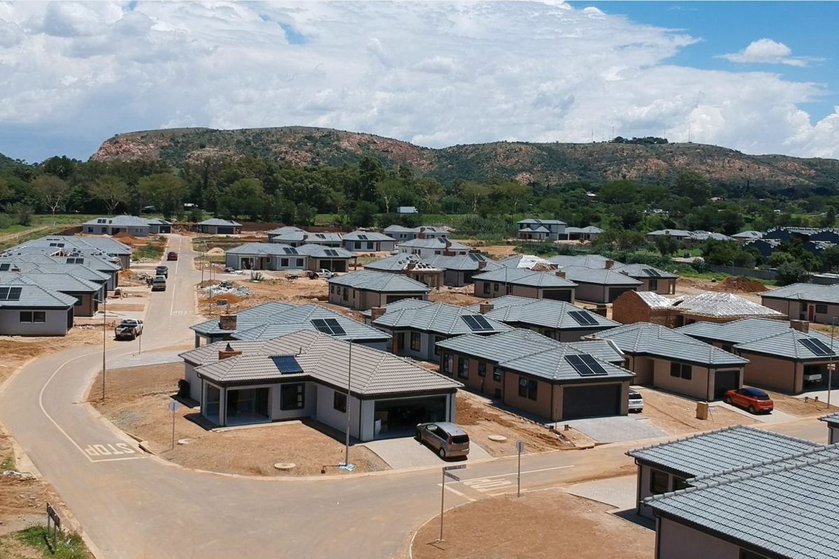 Spacious 3-Bedroom Family Home for Sale in Heather View, Pretoria North - Photo 2