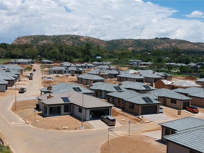 Spacious 3-Bedroom Family Home for Sale in Heather View, Pretoria North - Photo 2