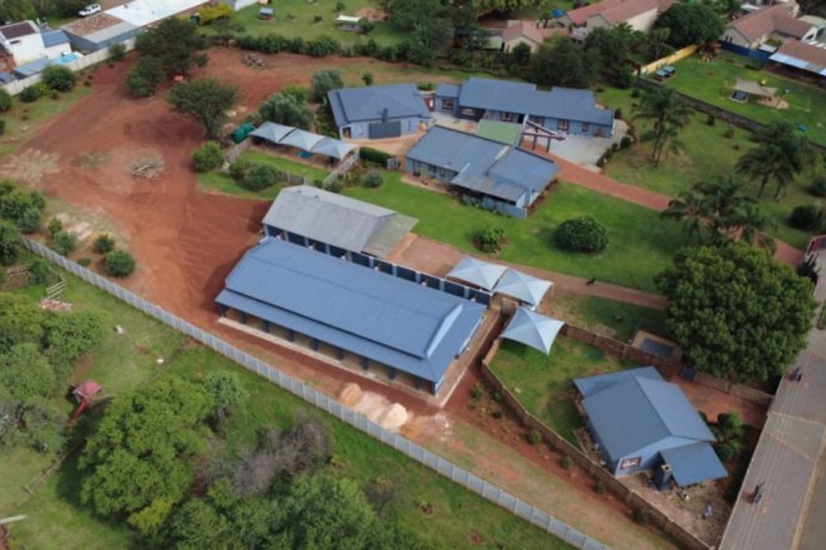 Exclusive Montana Gardens 1Ha Property with Business Rights - Exceptional Development and Income Potential!!  - Photo 2