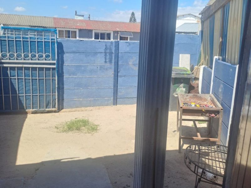 2 Bedroom House for Sale in Bonteheuwel - Photo 2