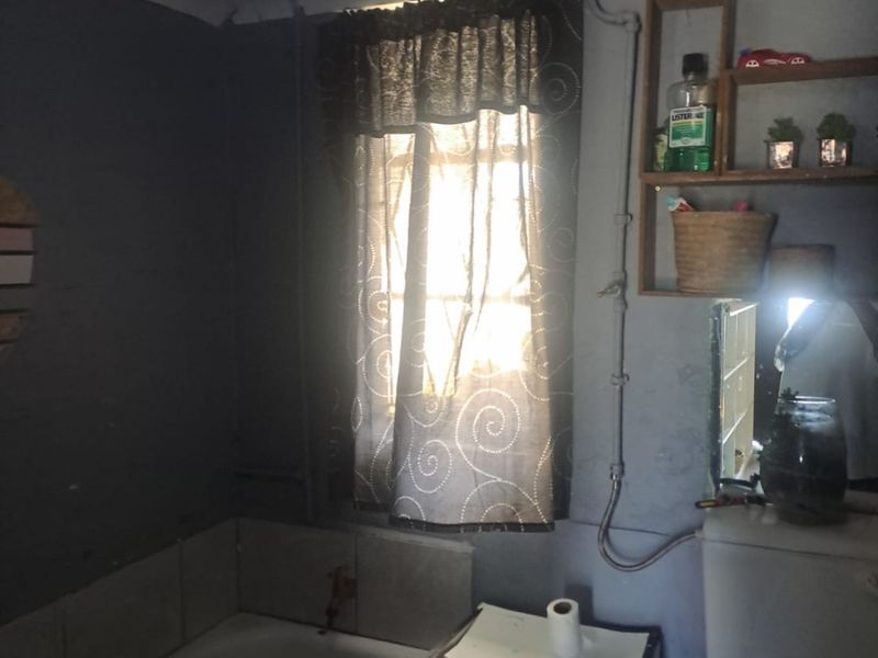 2 Bedroom House for Sale in Bonteheuwel - Photo 6