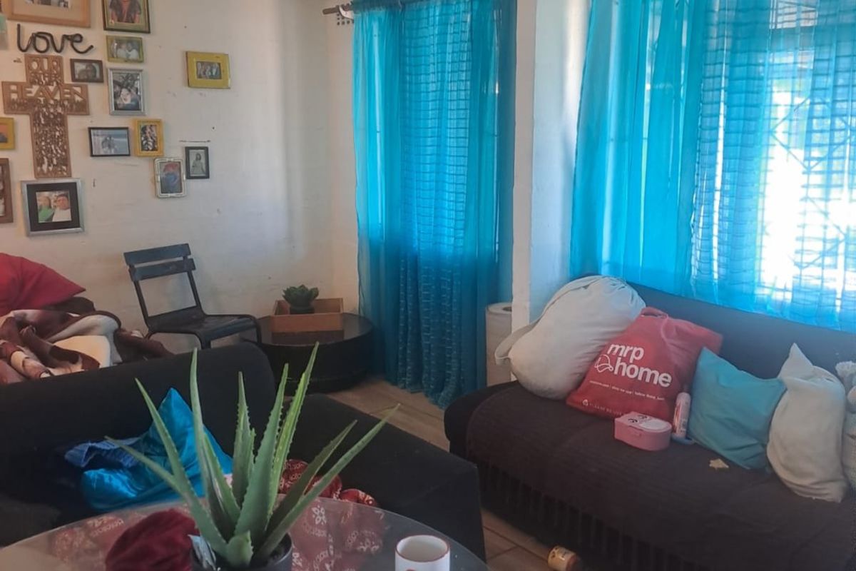 2 Bedroom House for Sale in Bonteheuwel - Photo 3