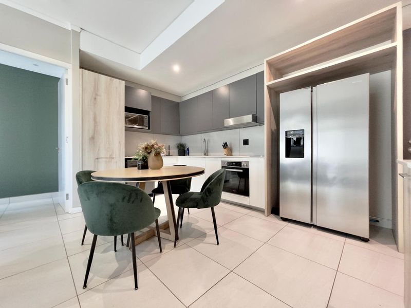 Stylish 2Bed 2 Bath Menlyn apartment with Modern Comforts - Photo 2