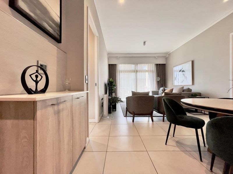Stylish 2Bed 2 Bath Menlyn apartment with Modern Comforts - Photo 9