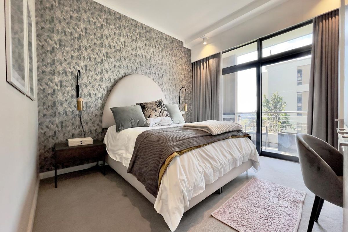 Stylish 2Bed 2 Bath Menlyn apartment with Modern Comforts - Photo 3