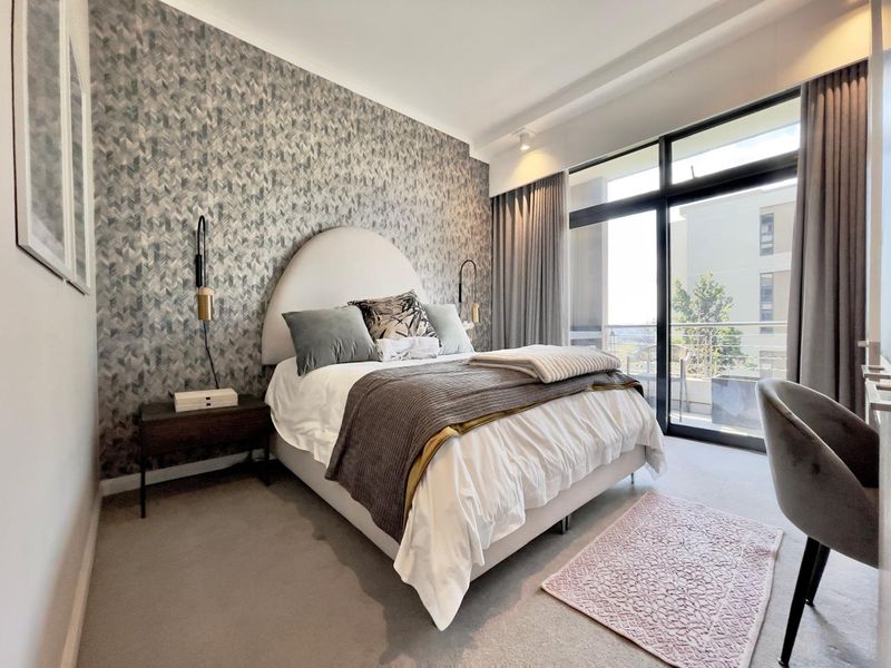 Stylish 2Bed 2 Bath Menlyn apartment with Modern Comforts - Photo 3