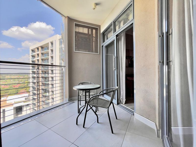 2 Bed 2Bath Sophisticated Menlyn Flat with Private Ensuite Retreat - Photo 10