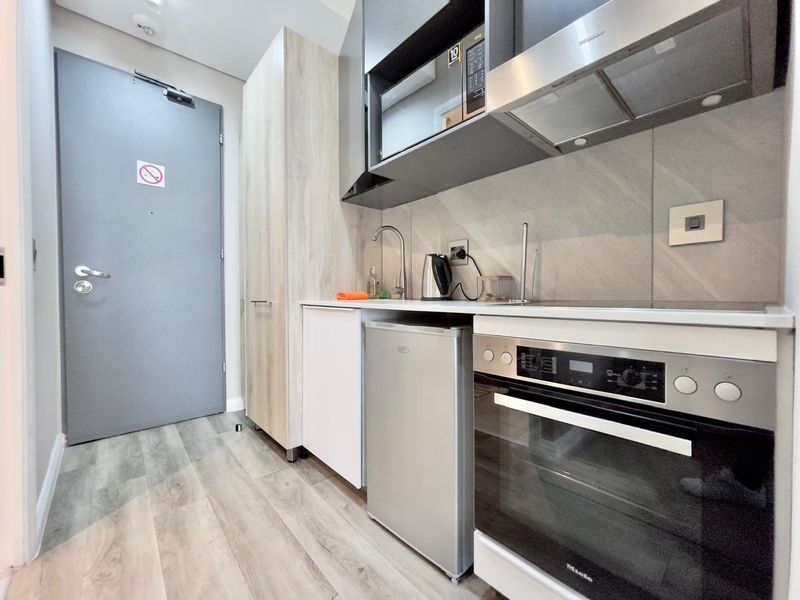 2 Bed 2Bath Sophisticated Menlyn Flat with Private Ensuite Retreat - Photo 9