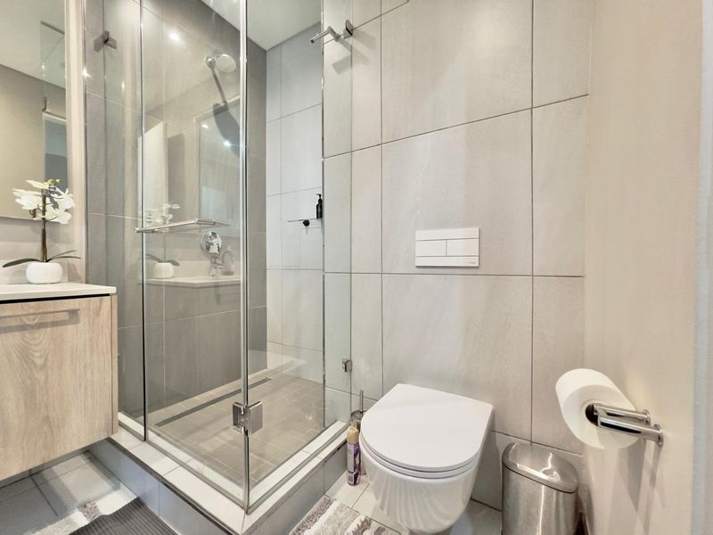 2 Bed 2Bath Sophisticated Menlyn Flat with Private Ensuite Retreat - Photo 7