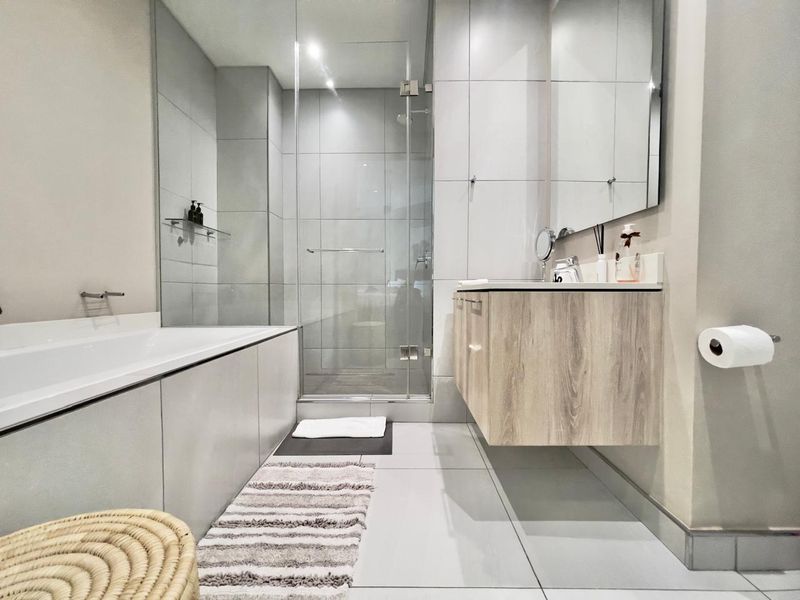 2 Bed 2Bath Sophisticated Menlyn Flat with Private Ensuite Retreat - Photo 6