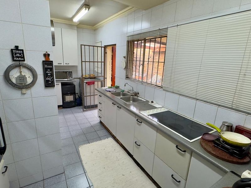 3 bedroom 2.5 bathroom Townhouse in Monumentpark estate  - Photo 7