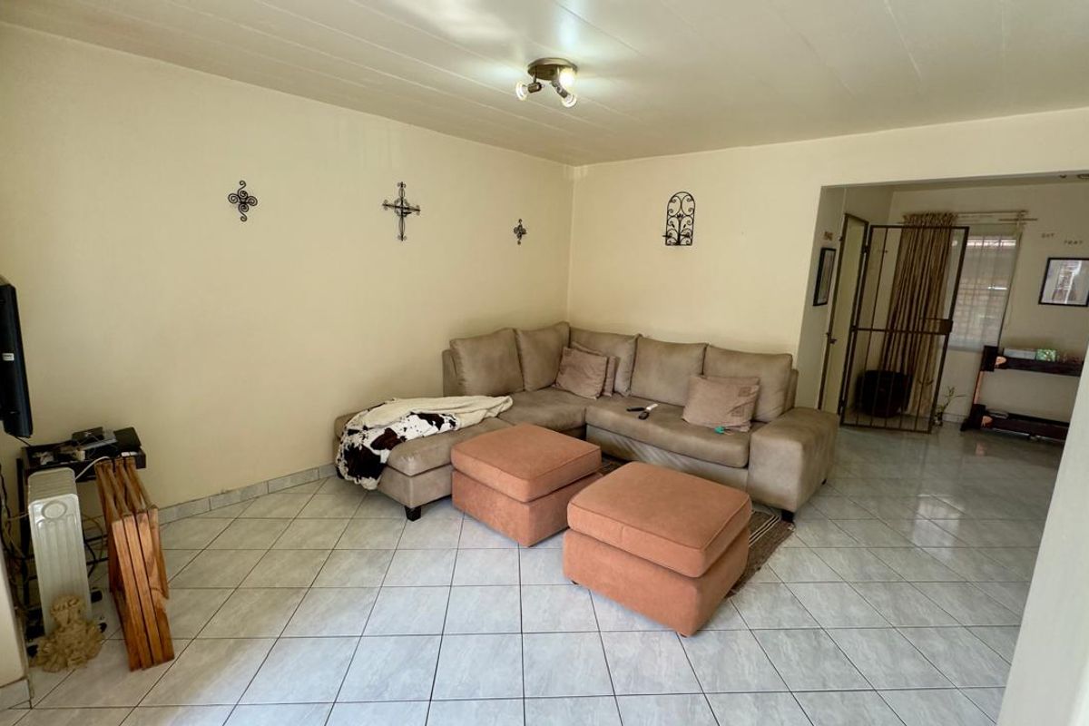 3 bedroom 2.5 bathroom Townhouse in Monumentpark estate  - Photo 3