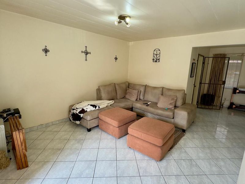 3 bedroom 2.5 bathroom Townhouse in Monumentpark estate  - Photo 3