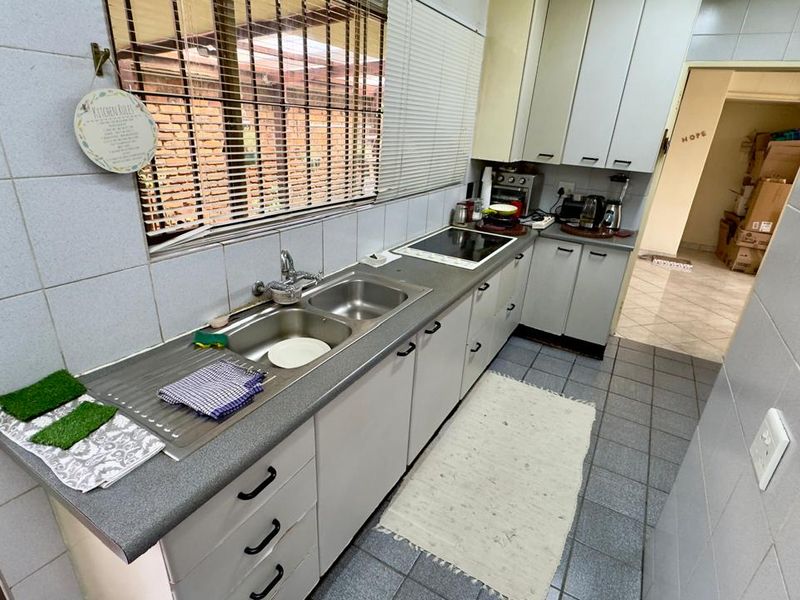 3 bedroom 2.5 bathroom Townhouse in Monumentpark estate  - Photo 6