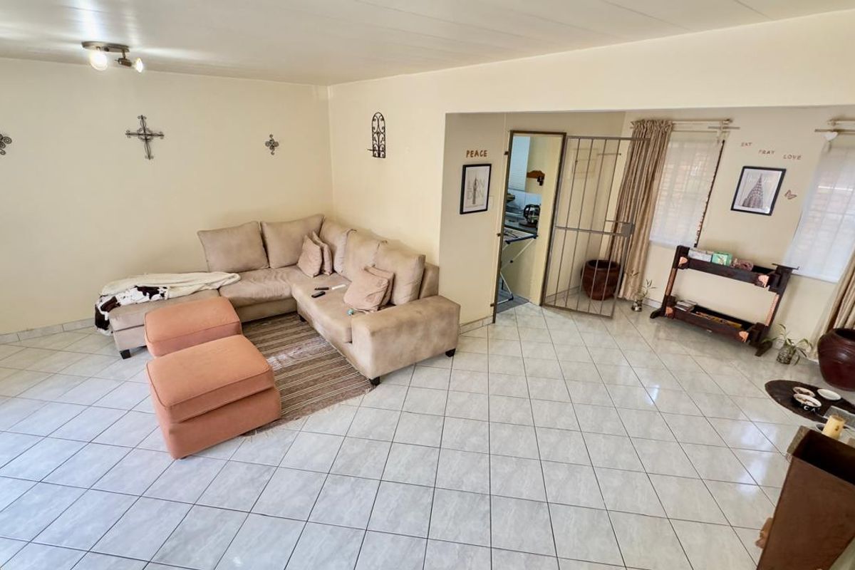 3 bedroom 2.5 bathroom Townhouse in Monumentpark estate  - Photo 2