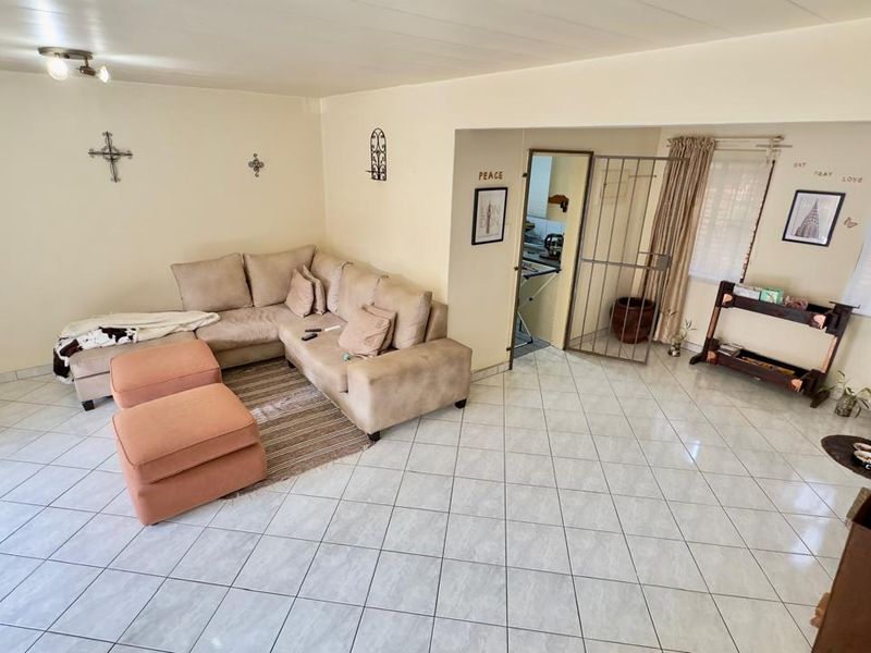 3 bedroom 2.5 bathroom Townhouse in Monumentpark estate  - Photo 2